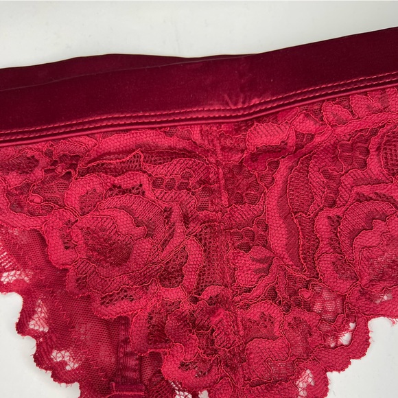 New with Tags Red H&M Garter Belt - Picture 10 of 11